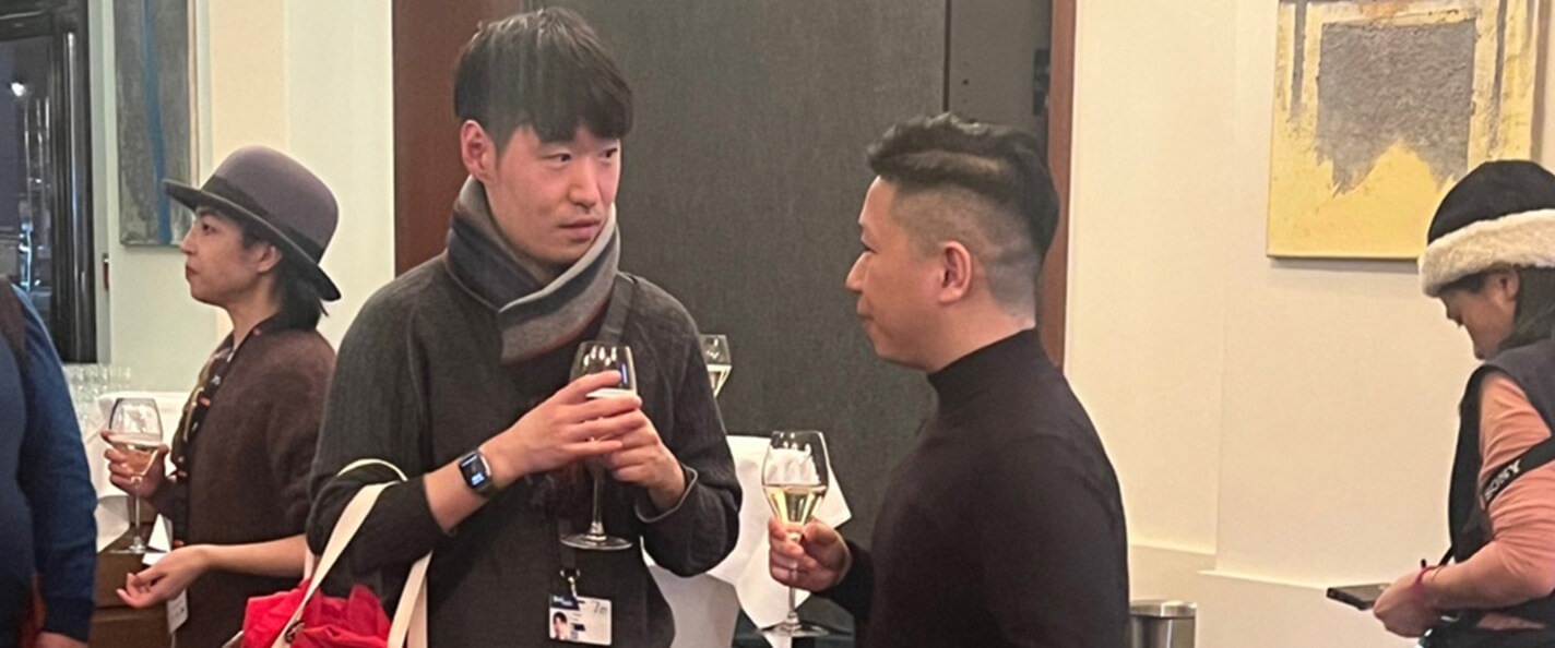 Kim speaks with another member of the film industry.